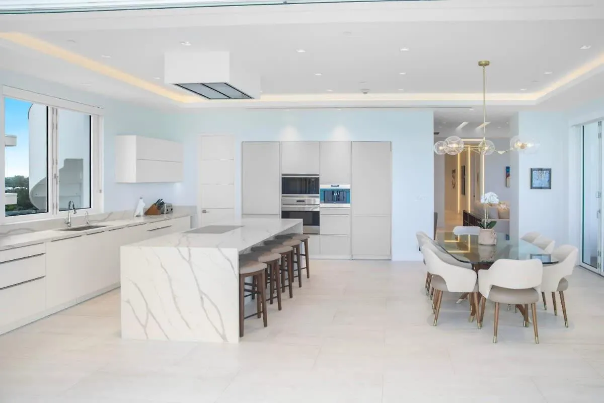 Oceanfront Penthouse And Patio At One Cable Beach Nassau