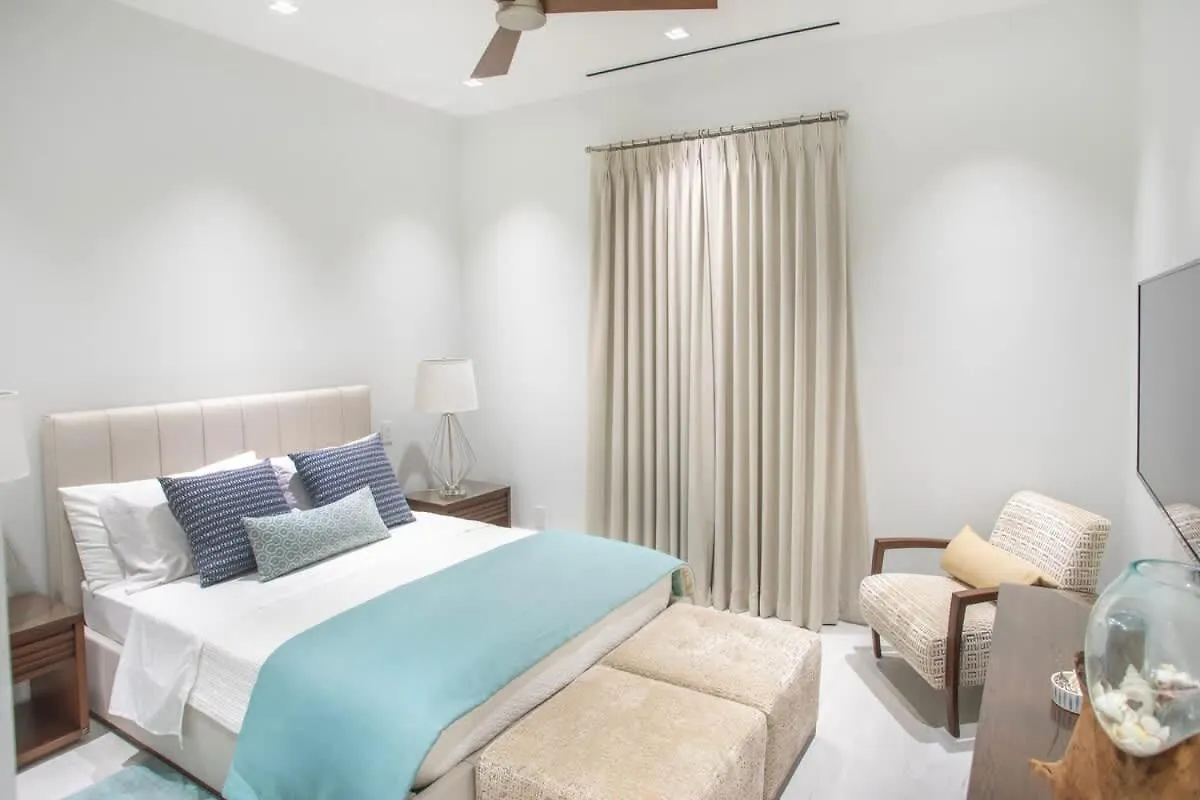 Oceanfront Penthouse And Patio At One Cable Beach Nassau 0*,  Bahamas
