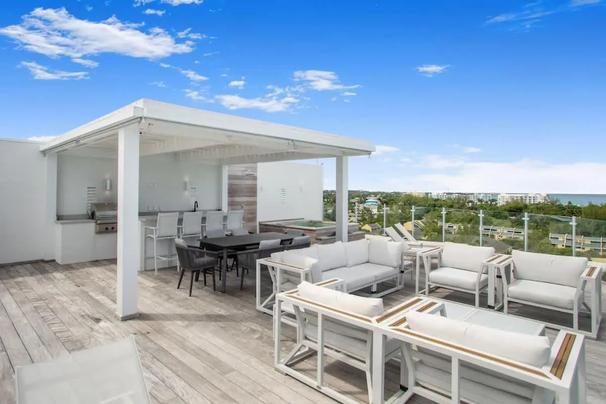Oceanfront Penthouse And Patio At One Cable Beach Nassau